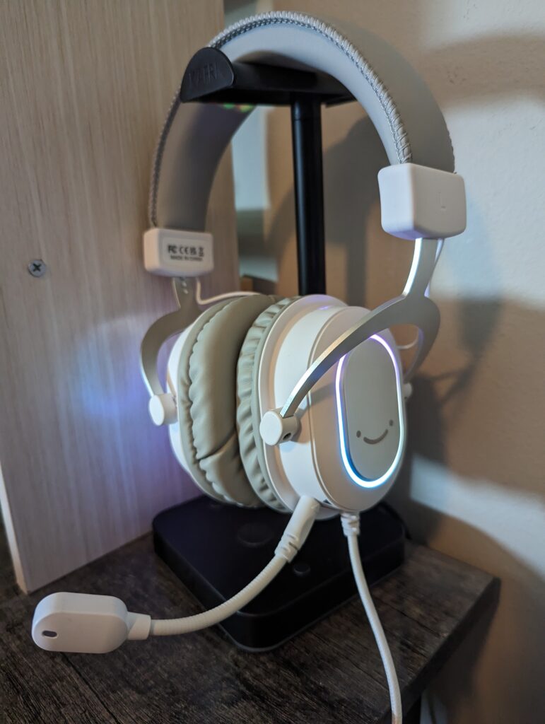 Fifine H6 Gaming Headset - White Design Style